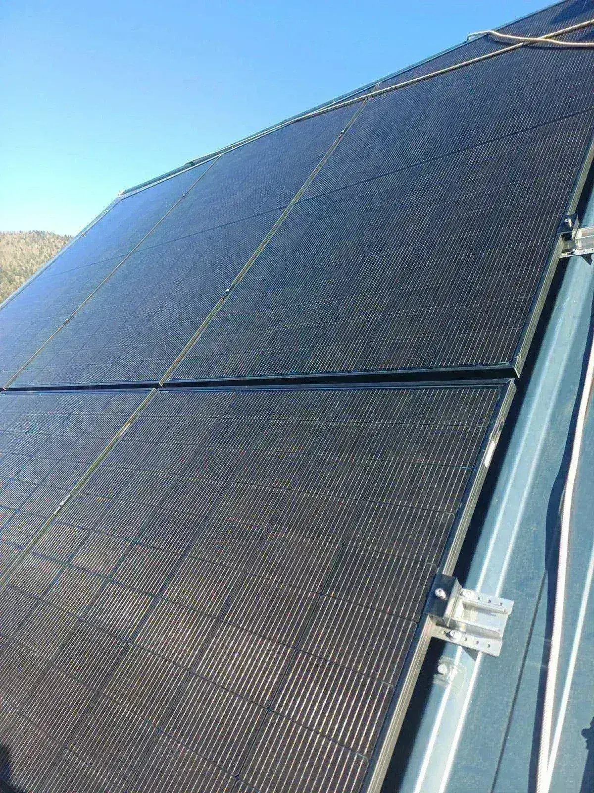 Focus panneaux solaires Lancelon Plomberie